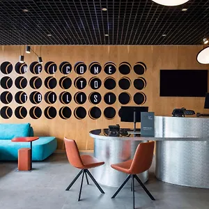 4* מלון Ibis Airport
